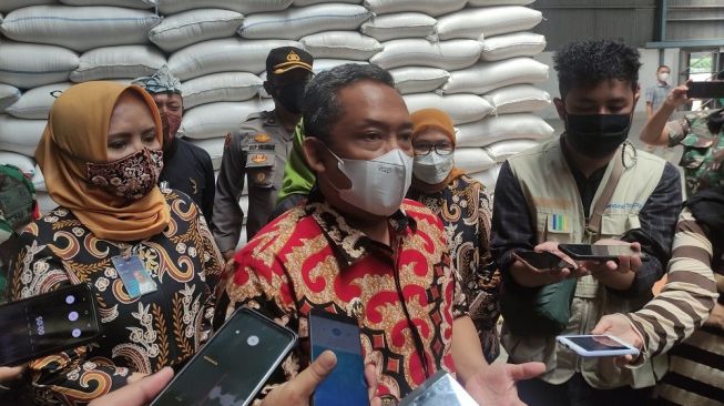 Plt Wali Kota Bandung Klaim Stok Pangan Aman Asal Masyarakat Tak Panic Buying