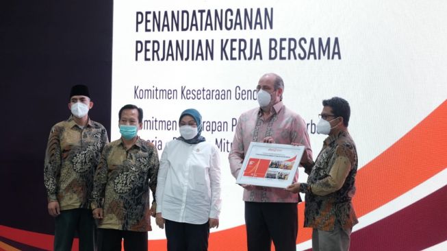 Dukung Kesejahteraan Pekerja, CCEP Indonesia Berkomitmen Penerapan Pengupahan Berbasis Kinerja