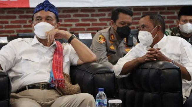 Mantan Bupati Lebak Bisik-bisik ke Luhut: Ulama dan Kiyai Lebak Minta Jabatan Jokowi Diperpanjang