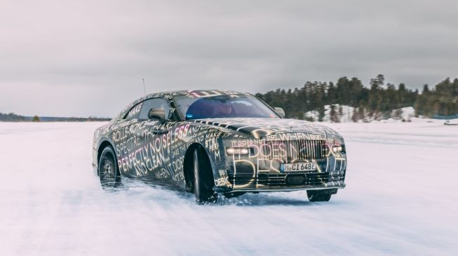 Spectre, Mobil Listrik Perdana Rolls-Royce Sukses Uji Coba di Lingkaran Kutub Utara