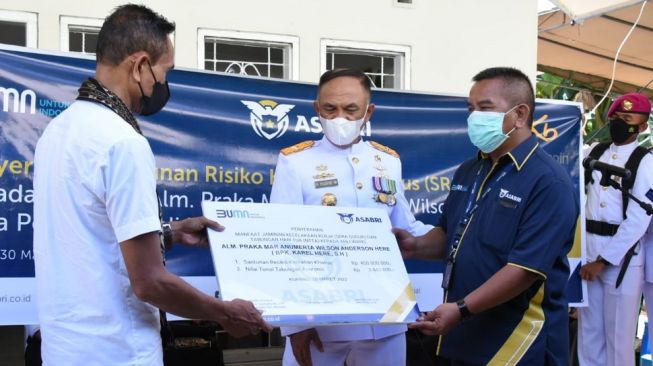 Asabri Serahkan SRKK untuk 2 Prajurit Marinir TNI yang Gugur di Nduga Papua