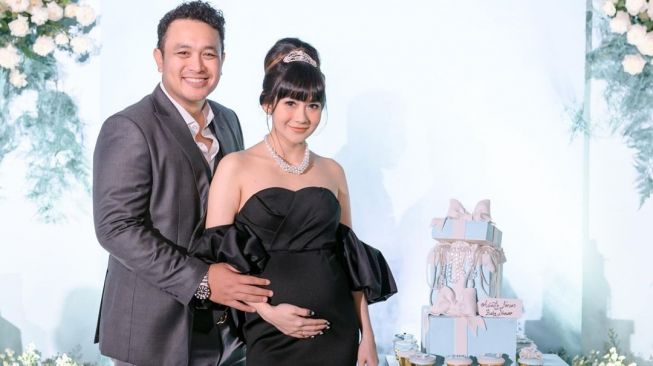 13 Potret Baby Shower Adiezty Fersa dan Gilang Dirga, Bertabur Bintang!