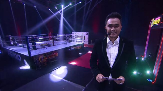 Potret Duel Tinju Vicky Prasetyo vs Azka Corbuzier. (YouTube/Deddy Corbuzier)