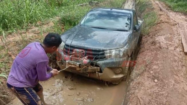 Jalan Dusun Empasi Rusak Parah, Warga Mengeluh Sejak Lama, Gimana Tuh Pemkab Ketapang?