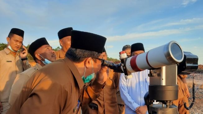 BMKG Batam Lakukan Pengamatan Hilal di Pantai Melur: Kemungkinan Terlihat Masih Rendah