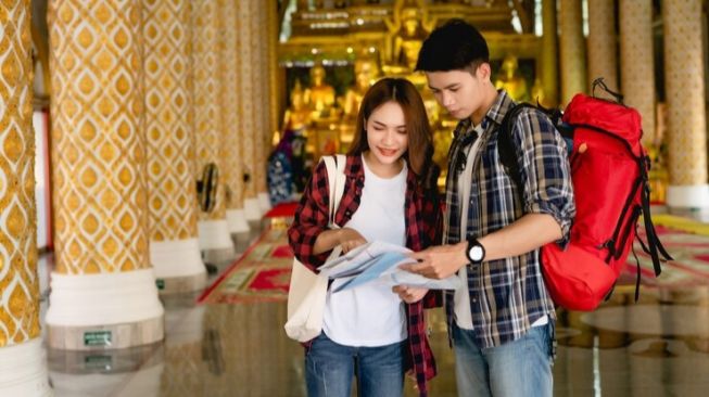 5 Hal yang Akan Kamu Rasakan Jika Memiliki Pasangan Hobi Traveling