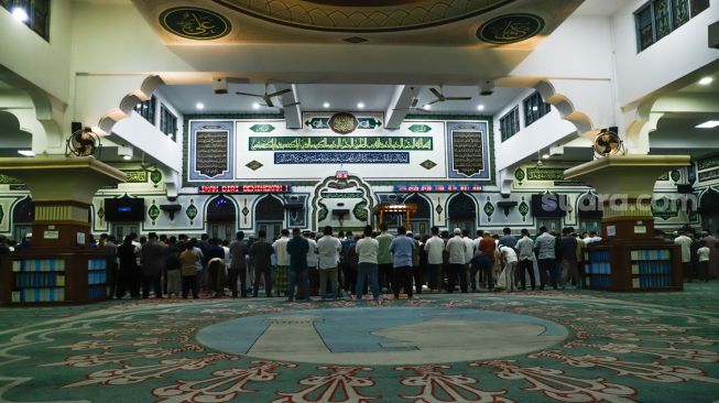 Masjid Agung Al Azhar Gelar Shalat Tarawih Pertama