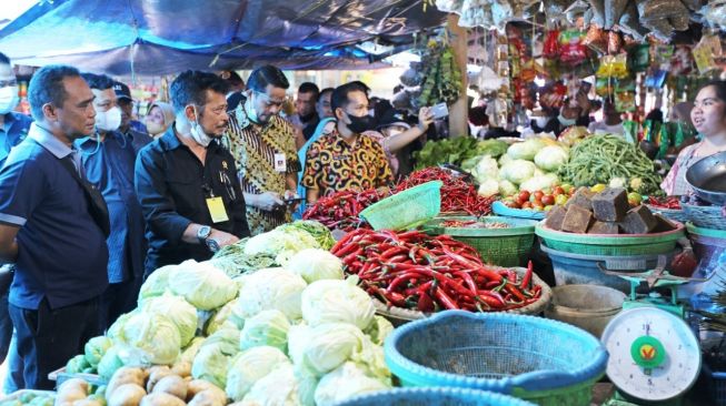 Pantau Kebutuhan Pokok di Kota Makassar, Mentan: Ketersediaan Komoditas Pertanian Tersedia dan Stabil