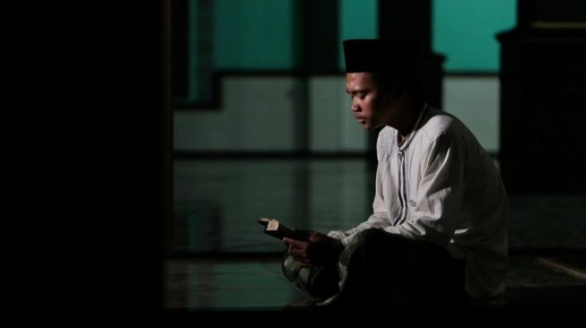 Salah satu potongan adegan film berjudul Film Pesantren. 