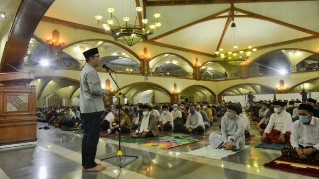 Musafir Bisa Merapat, Ada Buka Puasa Gratis di Masjid Pusdai Kota Bandung, Cek Jadwalnya