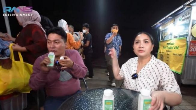 10 Momen Nagita Slavina Munggahan, Jajan Kaki Lima Tak Ditemani Raffi Ahmad