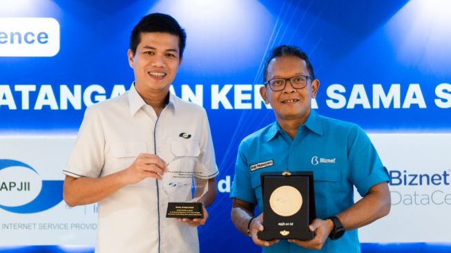 Ketua Umum APJII Muhammad Arif dan Direktur Biznet Data Center, Dondy Bappedyanto [Biznet]