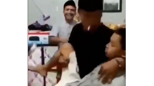 Kocak! Viral Video Bangunkan Sahur Anti Mainstream, Ditonton 6 Ribu Netizen