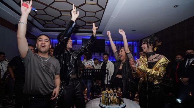 Momen Ultah Yuki Kato. (Instagram/@ranggazlaksmana)