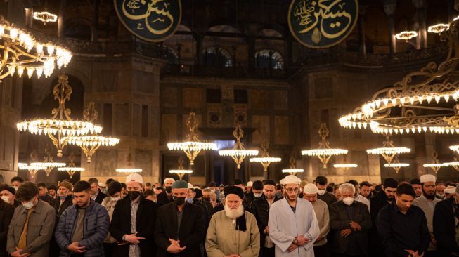 Masjid Hagia Sophia Turki Kembali Gelar Shalat Tarawih Setelah 88 Tahun
