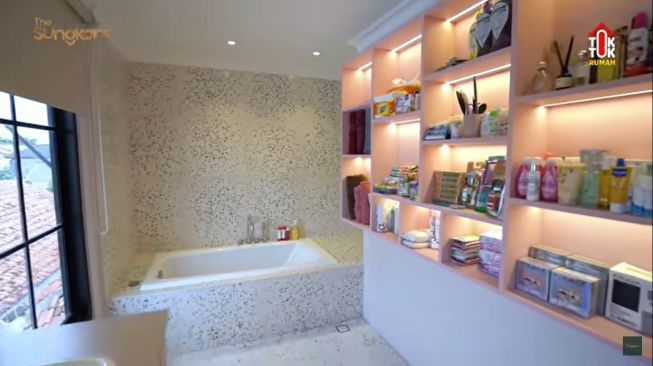 Potret kamar anak Shireen Sungkar. (YouTube/The Sungkars)