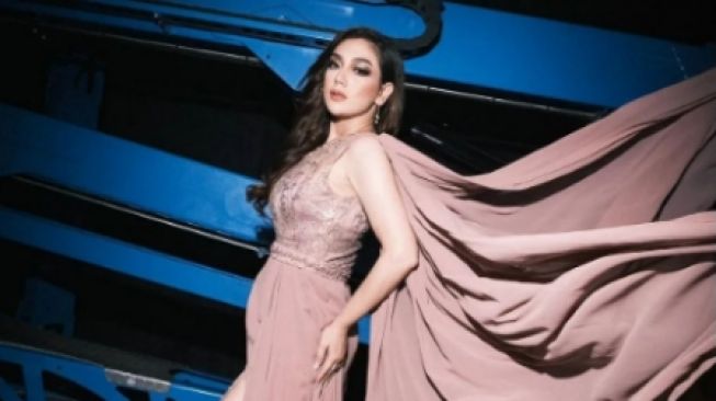 Kasih Santunan ke Yatim Piatu, Shalawat Nabi Iringi Celine Evangelista