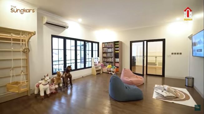 Potret kamar anak Shireen Sungkar. (YouTube/The Sungkars)