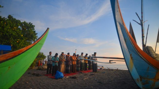 Tradisi Maniliak Bulan Jamaah Tarekat Syattariyah di Sumbar