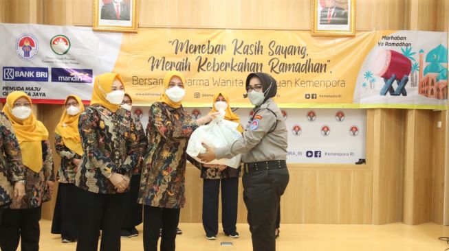 Ramadhan 1443 Hijriah, DWP Kemenpora Salurkan 500 Paket Sembako