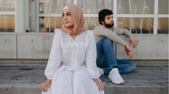 5 Cara Menghadapi Pasangan yang Insecure dengan Prestasimu, Salah Satunya Berikan Dukungan!