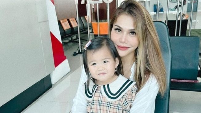 DJ Katty Butterfly dan anaknya [Instagram/@dj_kattybutterfly36]