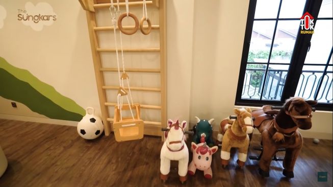Potret kamar anak Shireen Sungkar. (YouTube/The Sungkars)