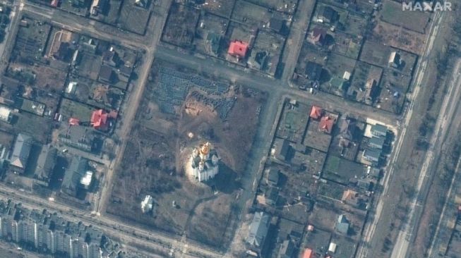 Citra Satelit Perlihatkan Kuburan Massal Di Lahan Gereja, Ukraina Tuding Rusia Lakukan Pembantaian Massal Di Kota Bucha