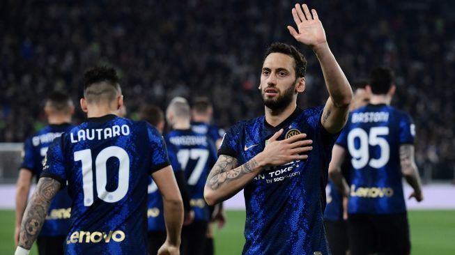 Panas! Calhanoglu Anggap Ibrahimovic Tak Punya Kontribusi dalam Scudetto AC Milan