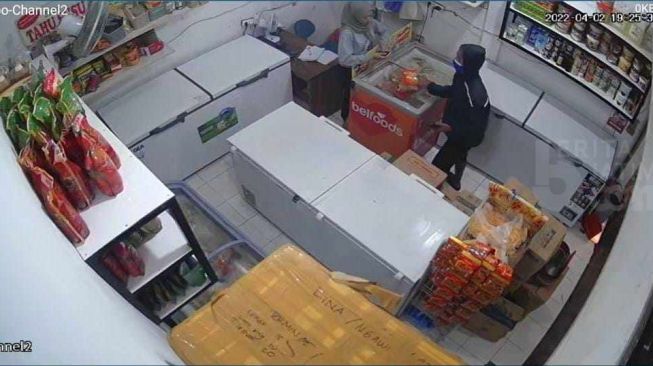 Sorotan Berita di Jatim Kemarin, Jalan Rusak di Lamongan, Begal Gentayangan, Sampai Remaja Pamer Kelamin di Ngawi