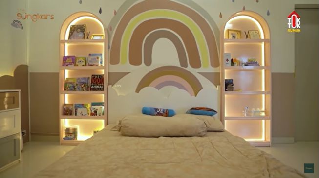 Potret kamar anak Shireen Sungkar. (YouTube/The Sungkars)