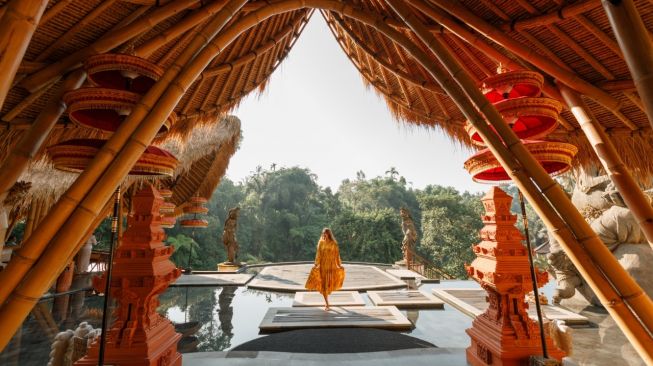 Pas untuk Healing, Resor Ini Manjakan Pengunjung Lewat Infinity Pool dengan View Ubud yang Alami