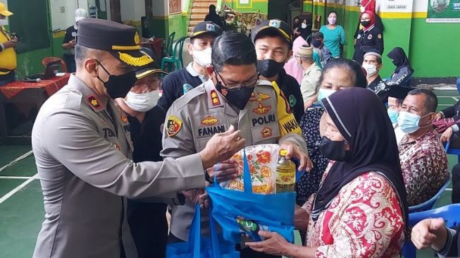 Senangnya Warga Matraman, Ikut Booster Bonus Minyak Goreng Dan Sembako
