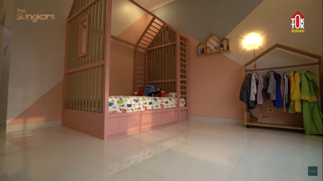 Potret kamar anak Shireen Sungkar. (YouTube/The Sungkars)