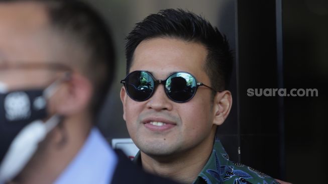 Muhammad Aufar Hutapea ditemui usai menghadiri sidang cerai perdana di Pengadilan Agama Jakarta Selatan, Senin (4/4/2022). [Suara.com/Angga Budhiyanto]