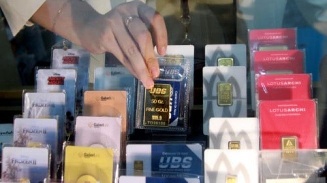 Merinding! Harga Emas Hari Ini Rontok Berkeping-keping