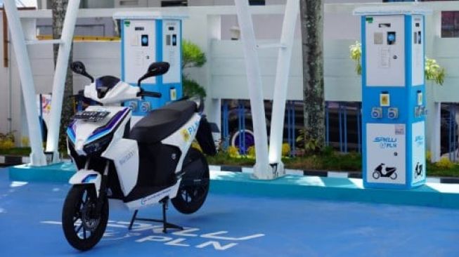 Presiden Resmikan Pabrik Mobil Listrik, PLN Tancap Gas Siapkan 24.720 SPKLU