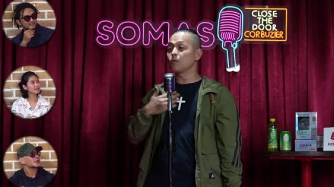 ernest prakasa stand up comedy di podcast Deddy Corbuzier. [Deddy Corbuzier / YouTube]