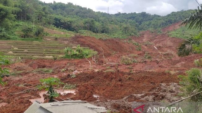 Detik-detik Petani Berusia 73 Tahun di Garut Selamat Usai Terseret Longsor