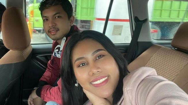 Evi Masamba bersama suami, Arif Hajriyanto. [Instagram]