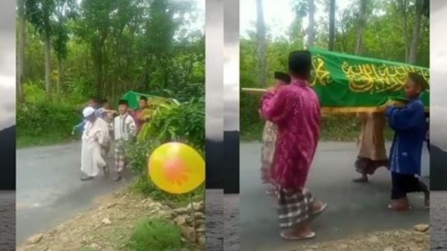 Sekumpulan Bocah Latihan Gotong Jenazah Pakai Keranda, Endingnya Bikin Ngakak