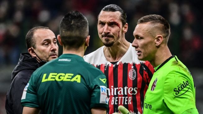 Viral! Keplak Kaca Bus AC Milan Hingga Retak, Zlatan Ibrahimovic Bikin Publik Geger