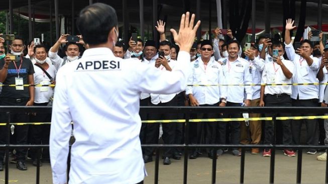 Gaduh Manuver Kepala Desa Jelang 2024: Heboh Dukung Jokowi 3 Periode, Kini Koar-koar Minta Jabatan 9 Tahun