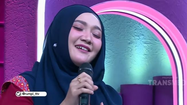 Penyanyi religi Sulis. [YouTube Trans TV]