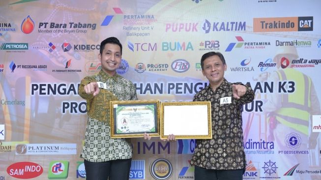 Wujudkan Lingkungan Kerja Aman, PKT Raih Tiga Penghargaan dari Pemprov Kaltim