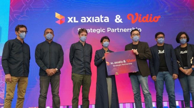 Kerja sama XL Axiata dengan Vidio di Jakarta, Kamis (6/4/2022). [XL Axiata]