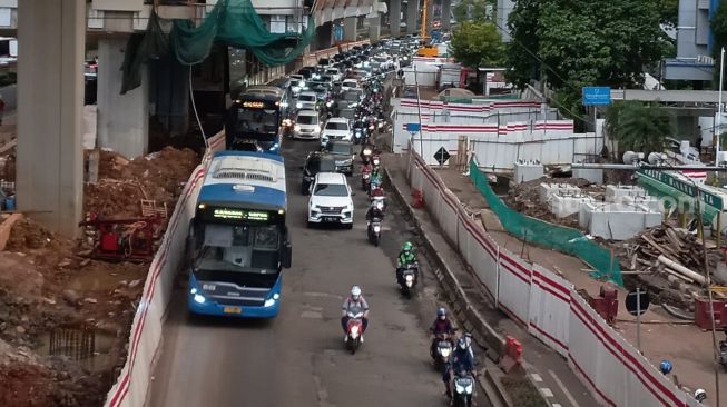 Begini Pantauan Arus Lalu Lintas di Kawasan Kuningan Jelang Berbuka Puasa