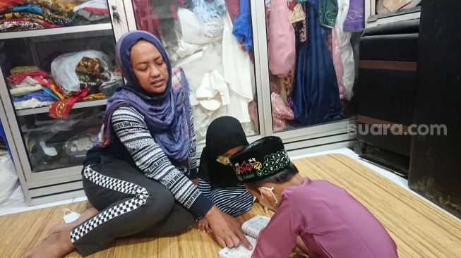 Kisah Silvi Mutiari, Ustazah Transpuan di Semarang yang Aktif Mengajar Ngaji