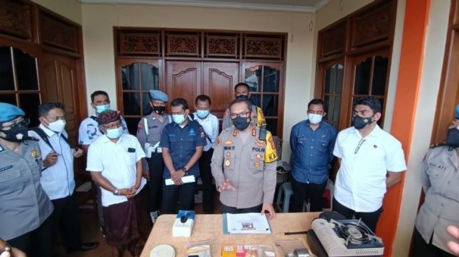 Polisi Geledah Industri Rumahan Kue Kukis Berisi Narkoba Jenis Baru di Bali