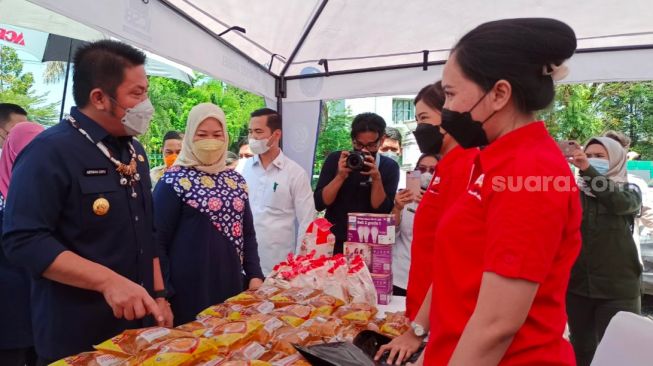 Buka Pasar Murah TP PKK, Instruksi Gubernur Herman Deru: Dahulukan Masyarakat, Baru ASN